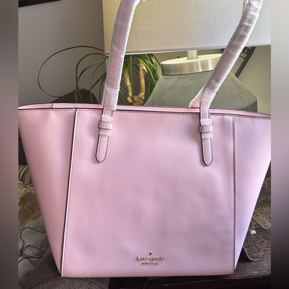 Authentic KATE SPADE Saffiano leathers zip top tote - Picture 2 of 12